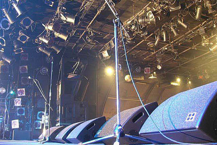 クラブクアトロ様にd&b audiotechnik MAX Monitorが採用されました