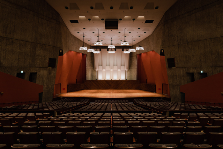 熊本県立劇場様 d&b audhiotechnikのY-Seriesを採用