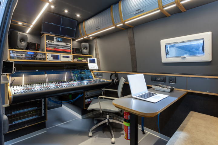 セルビア国営放送がLawo AoIP搭載の中継車を導入