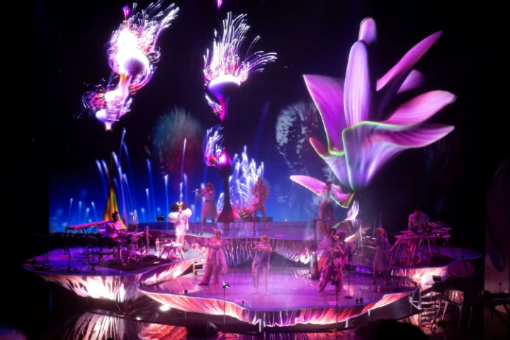 ビョークのツアーを彩るd&b Soundscape