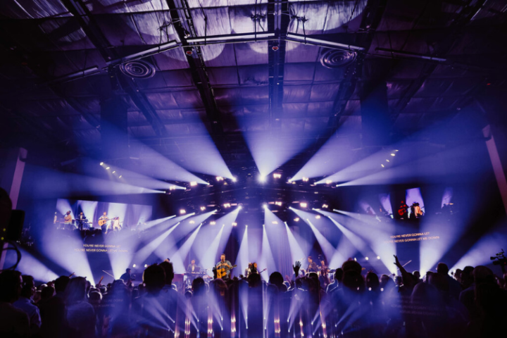 ノースポイントコミュニティ教会がRIEDEL社のインカムを導入し、マルチサイト・シグナルディストリビューションを統合