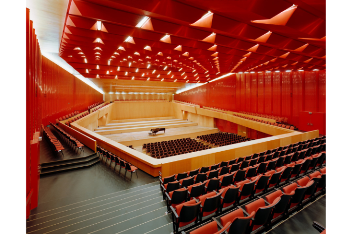 ザールブリュッケン・コングレスホールの放送局コントロールルームにLAWO機器を導入